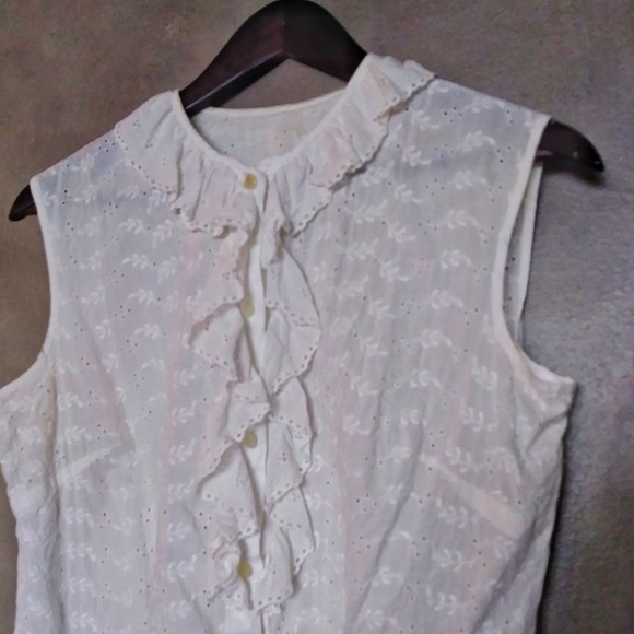 Vintage Tops - Vintage eyelet button down back blouse